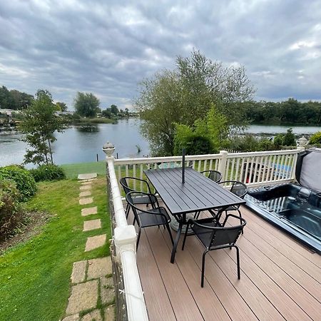 Lakeside Retreat 3 With Hot Tub, Private Fishing Peg Situated At Tattershall Lakes Country Park エクステリア 写真