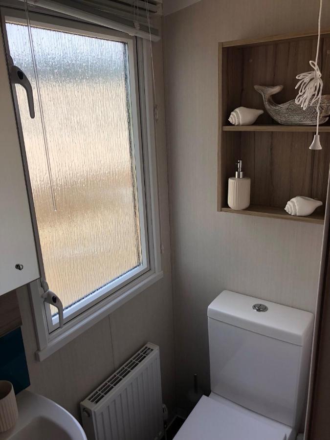Lakeside Retreat 3 With Hot Tub, Private Fishing Peg Situated At Tattershall Lakes Country Park エクステリア 写真