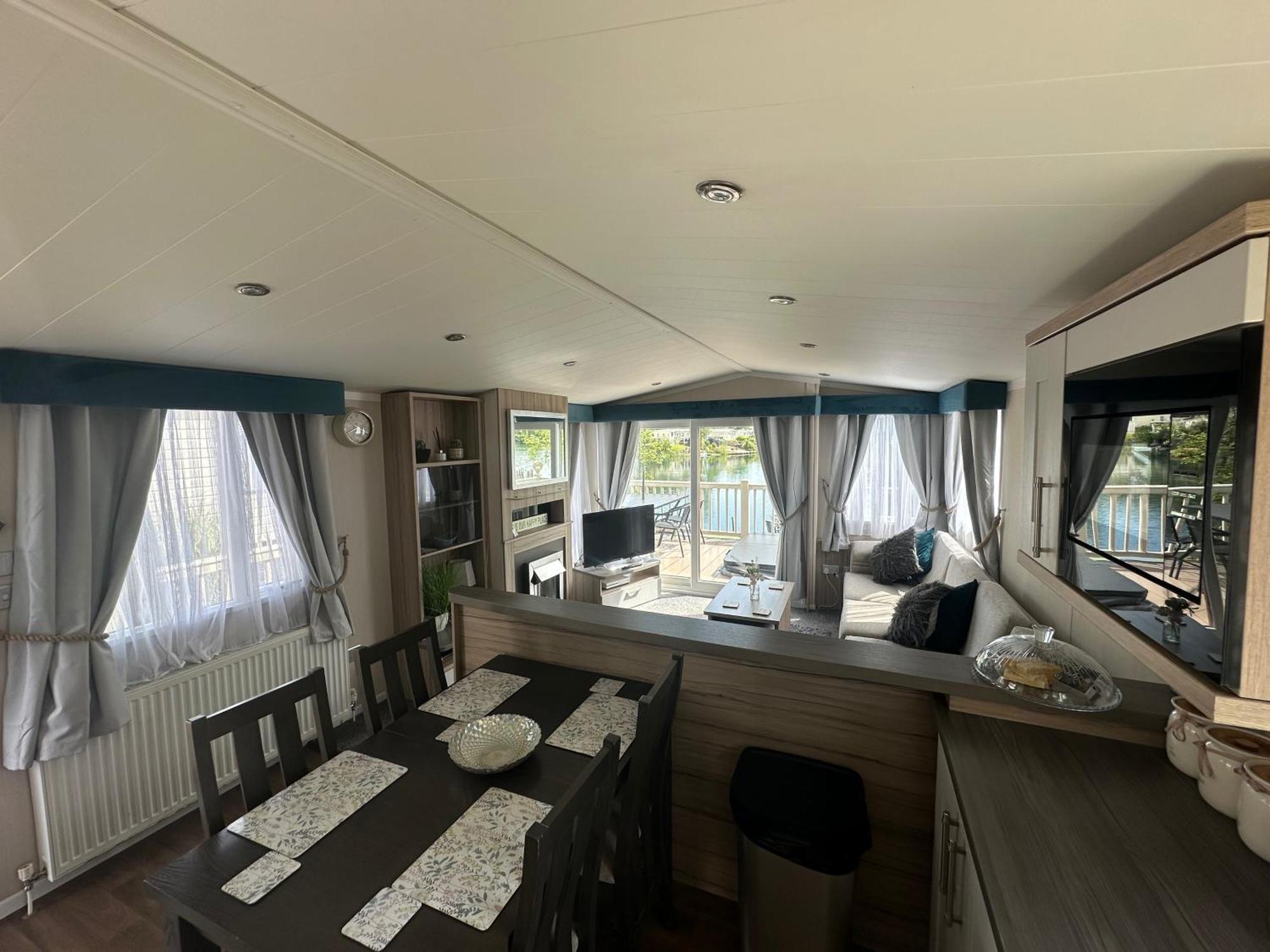 Lakeside Retreat 3 With Hot Tub, Private Fishing Peg Situated At Tattershall Lakes Country Park エクステリア 写真